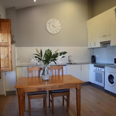 Fira Apartment *